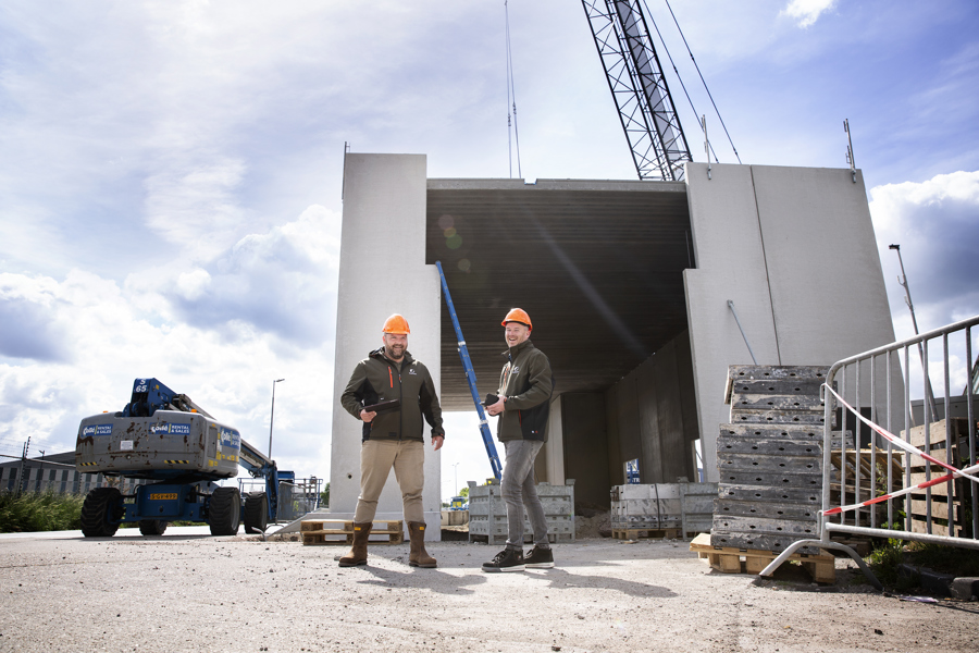 Q4 Schenker Rob Dennis 028