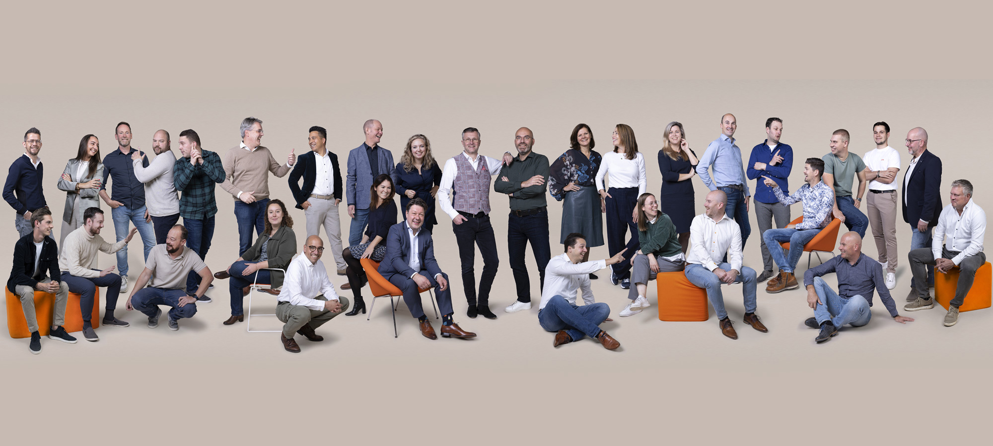 Q4 Teamfoto 06 2025 Header